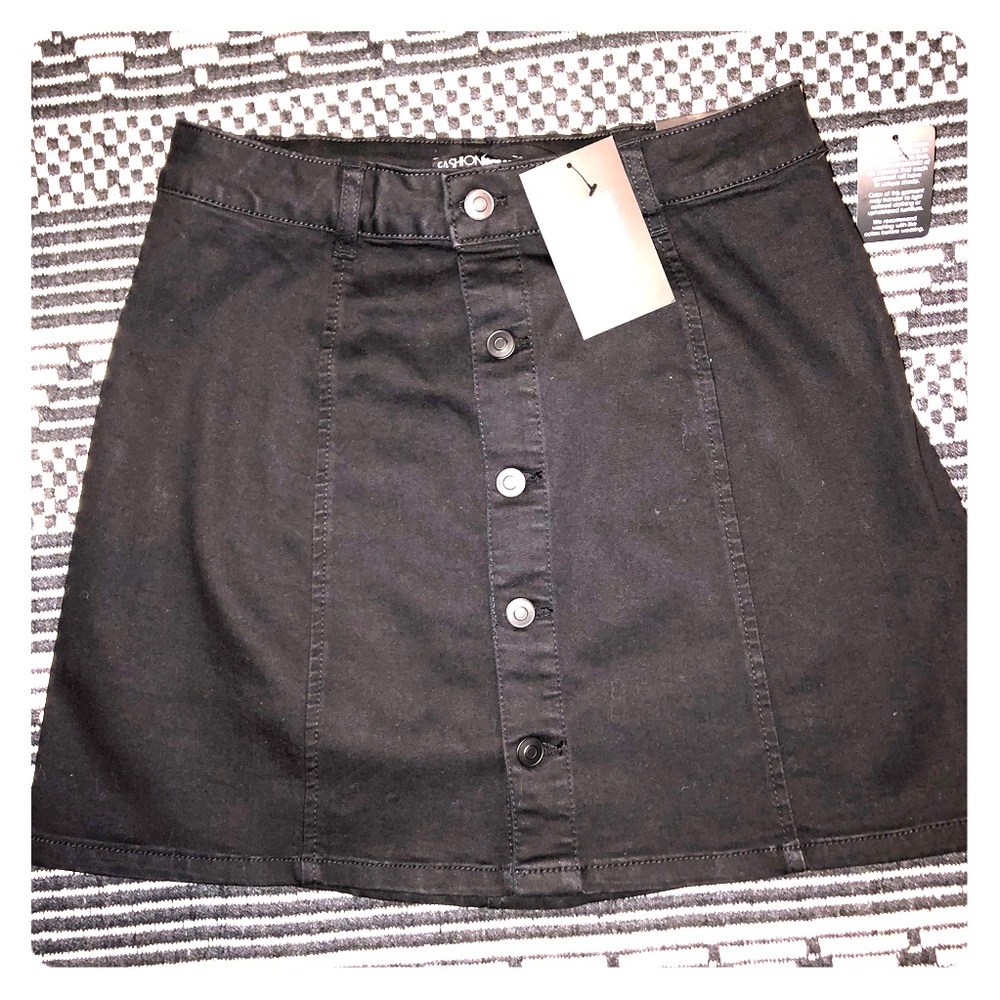 FashionNova Easy A-Line Black mini Skirt